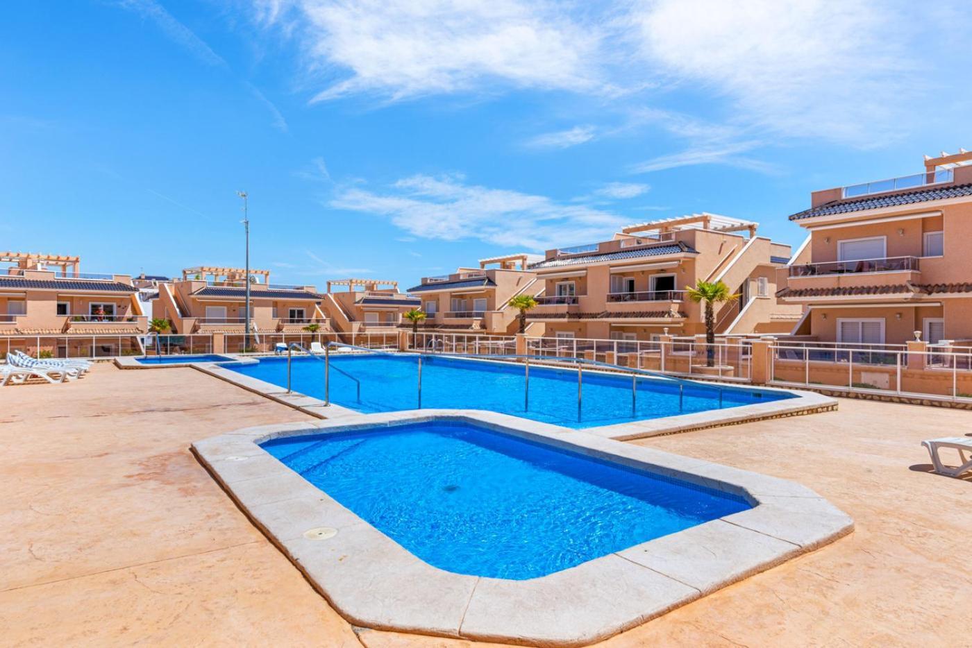 Apartments Punta Prima Indoor & Outdoor Pool تورّيفيِخا المظهر الخارجي الصورة