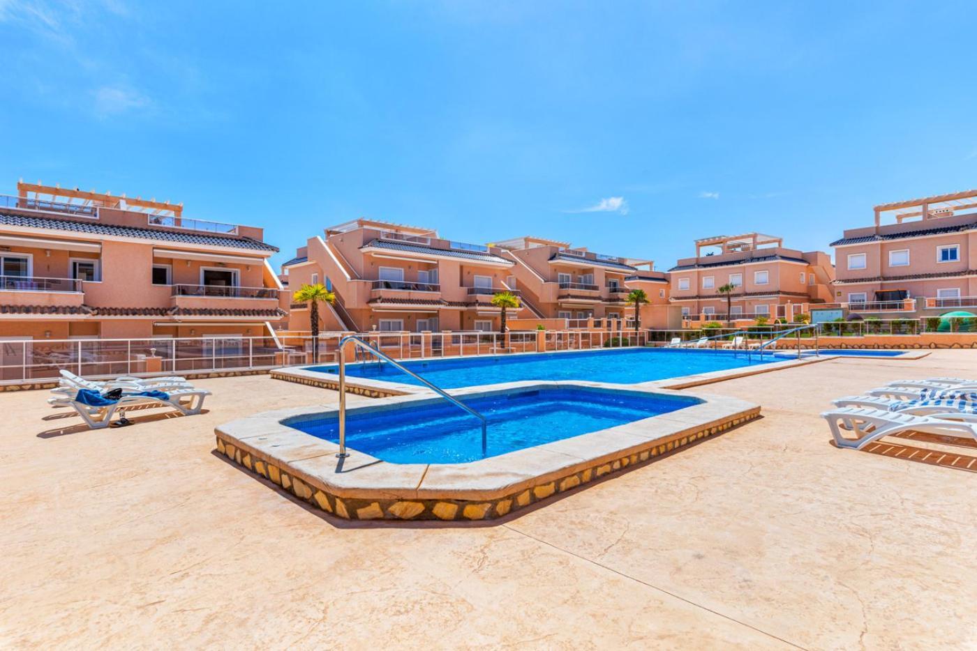 Apartments Punta Prima Indoor & Outdoor Pool تورّيفيِخا المظهر الخارجي الصورة