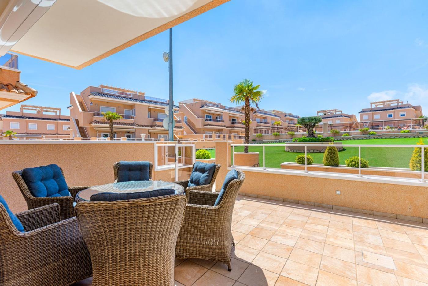Apartments Punta Prima Indoor & Outdoor Pool تورّيفيِخا المظهر الخارجي الصورة